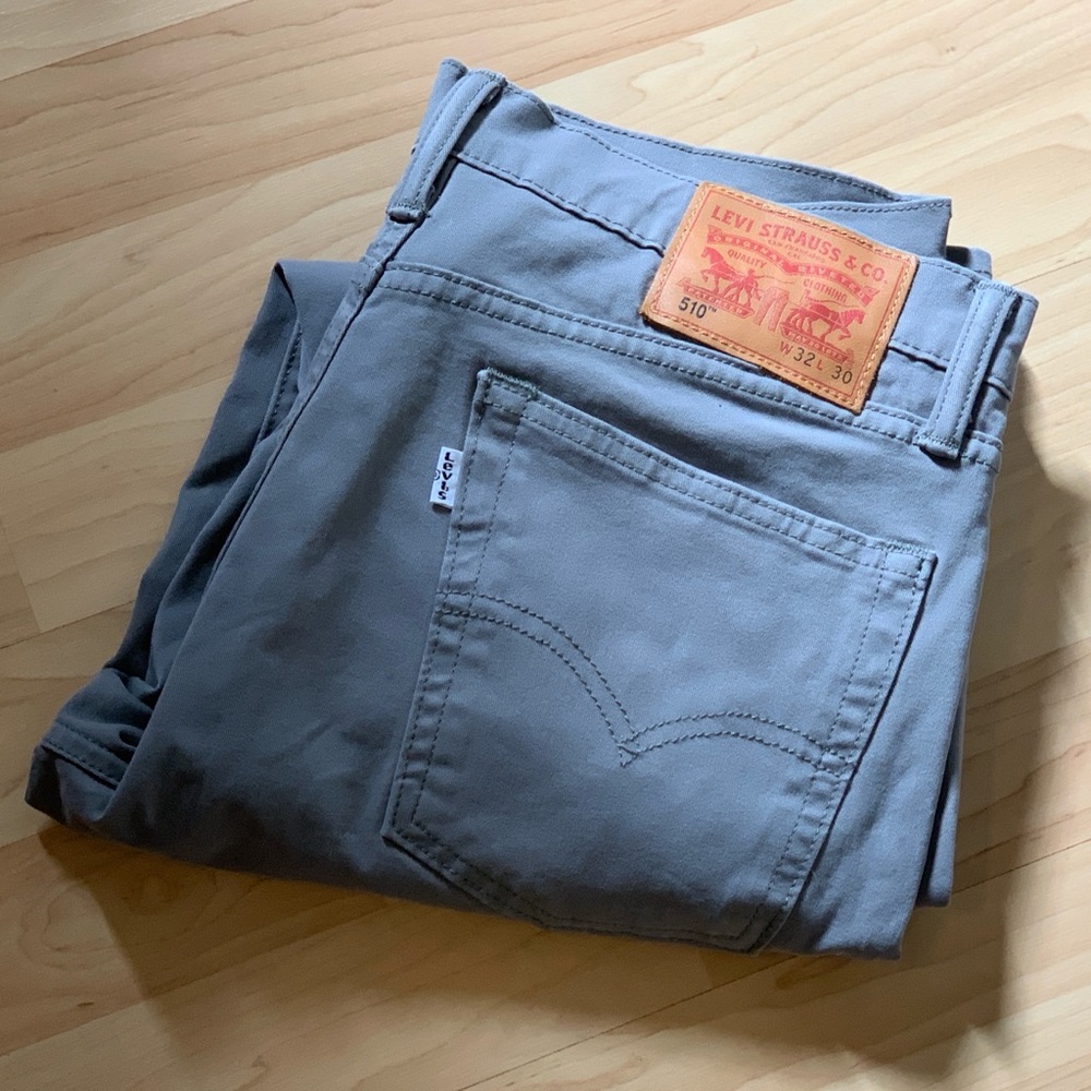 LEVI’s Mens 32 x 30, grey jeans